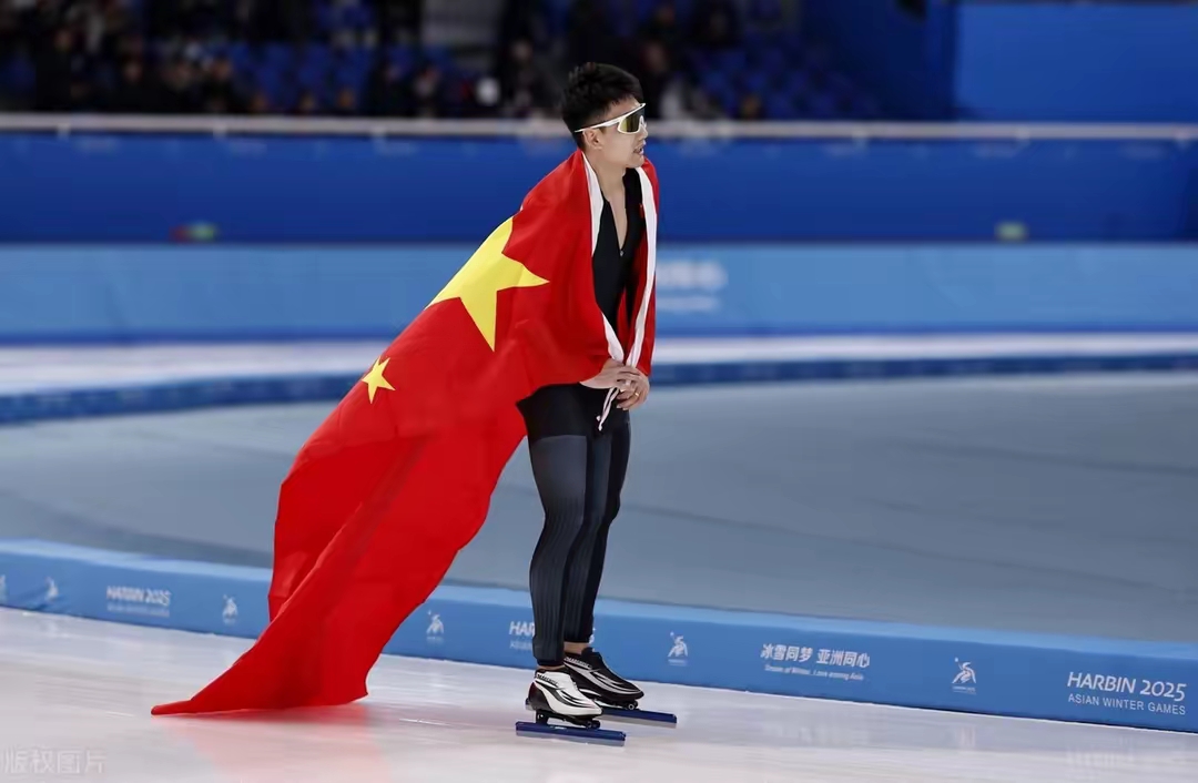 半岛体育登录入口-关于运动员坚韧不拔，拼尽全力争取胜利的信息